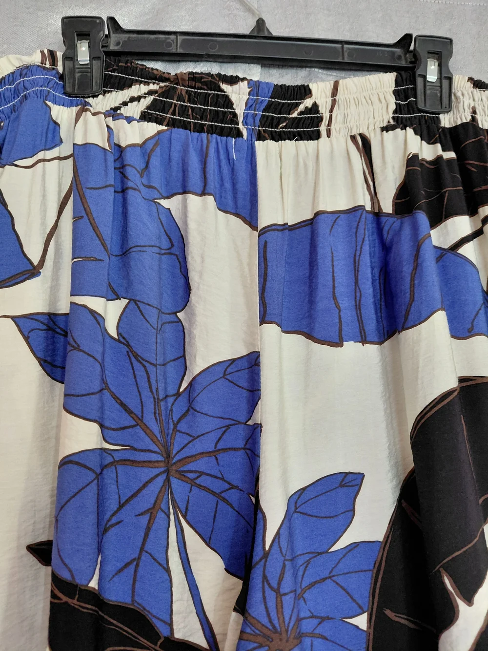 Sofia By Sofia Vergara Wide-Leg Floral Print Pants in Blue & Cream Tropical Pant - Picture 6 of 15